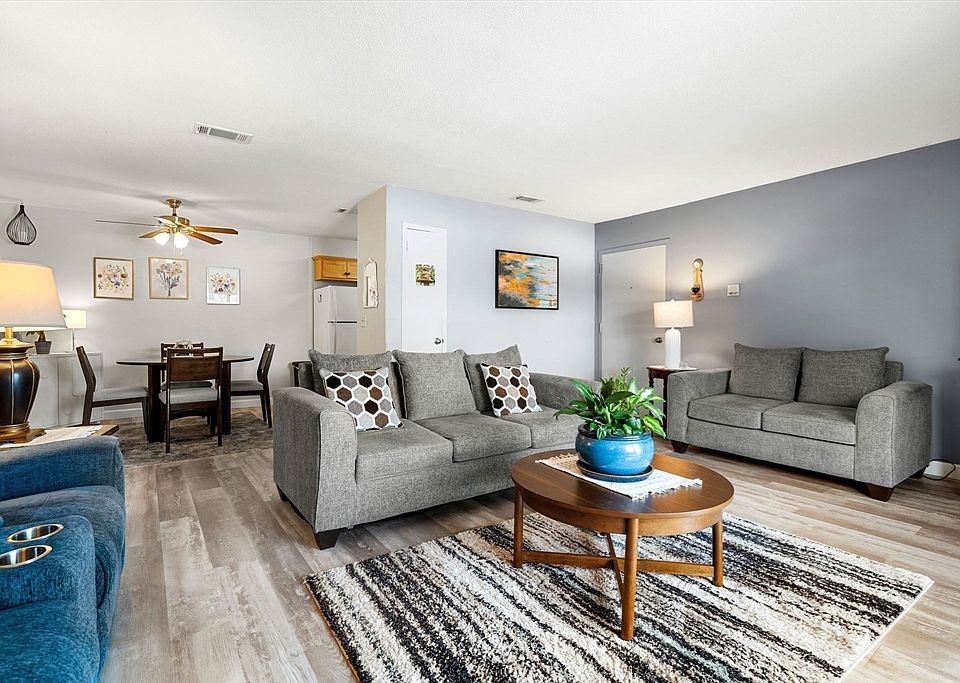 1st image of 17 Thayer Pond Dr #2