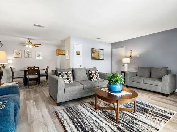 17 Thayer Pond Dr #2, Oxford, MA 01540