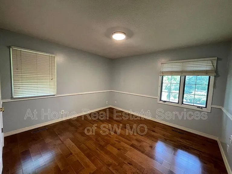 4410 E Valley Rd — Photo 11