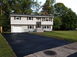 17 Dickerson Dr, Piscataway, NJ 08854