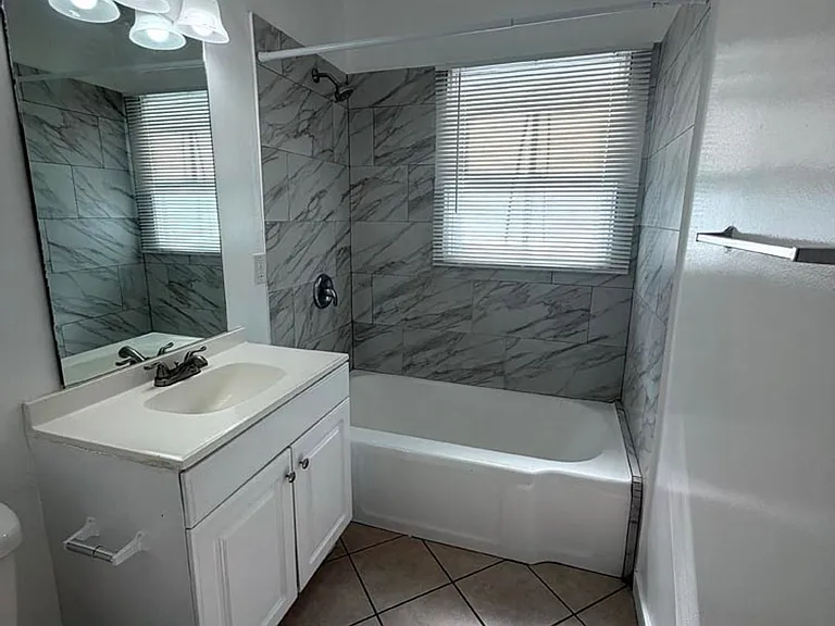 5113 W 20th St — Photo 11