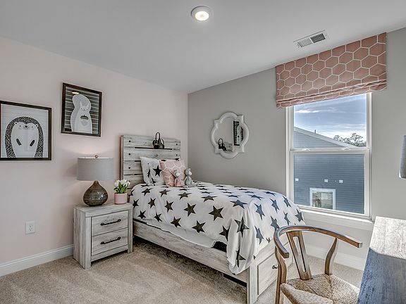 5th image of 78 Barrie Ct