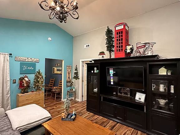 5th image of 355 Georgia St
