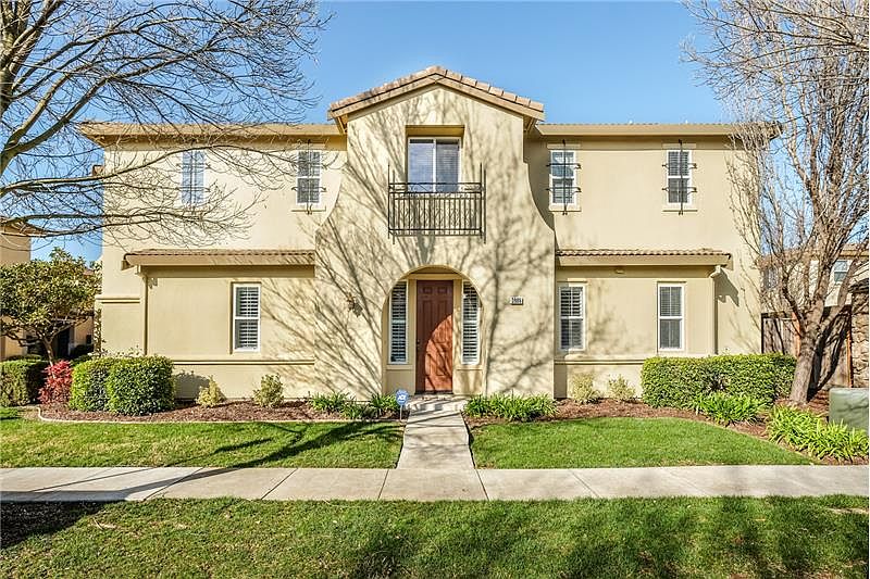 1st image of 3986 Martis St