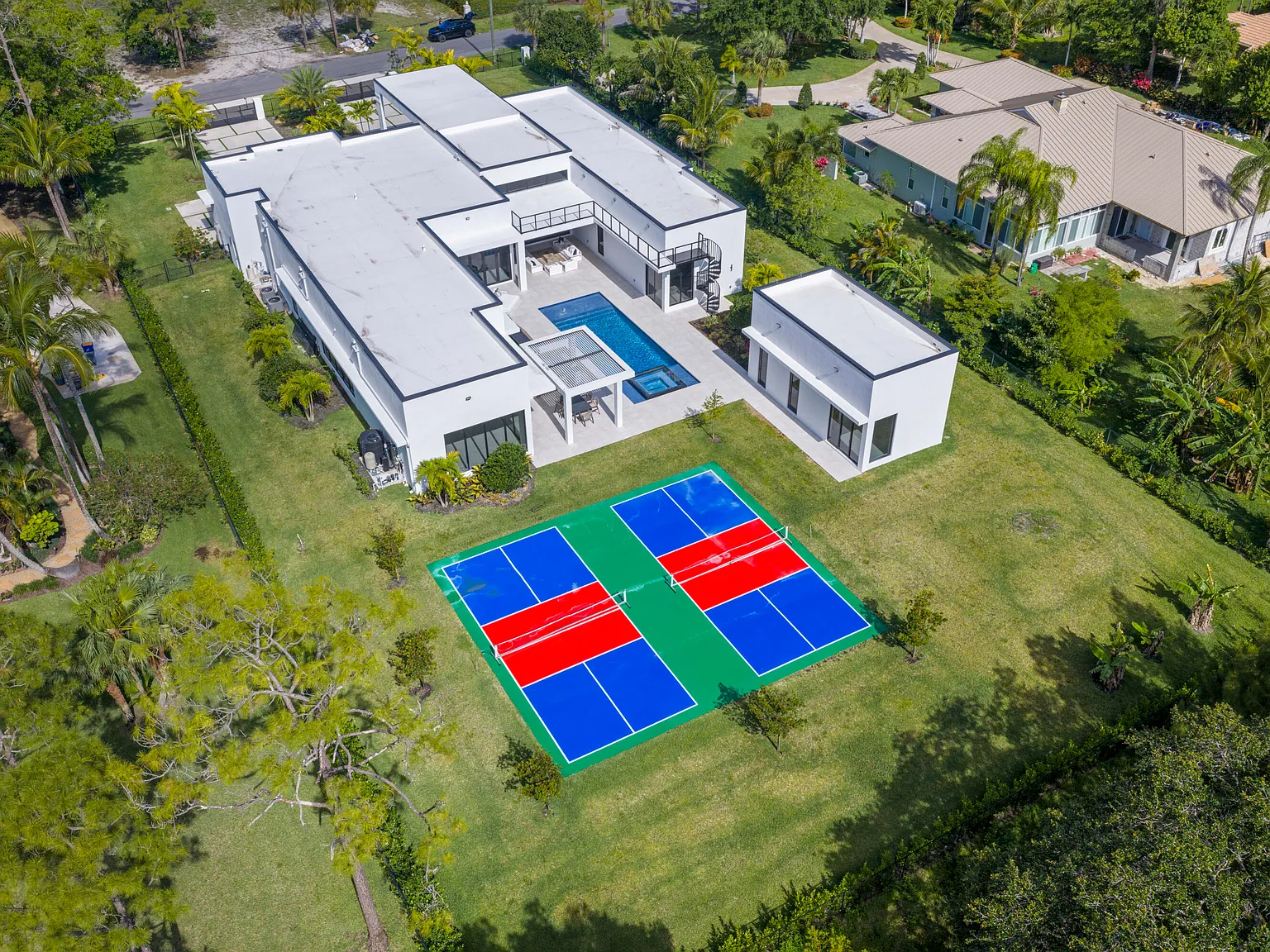7 bed, 8.5 bath, 6624 sqft, $30,000 — Photo 3