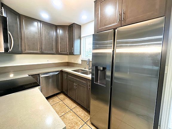 3rd image of 507 E Lexington Ave
