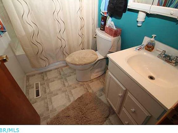 5th image of 1764 Arrowhead Dr