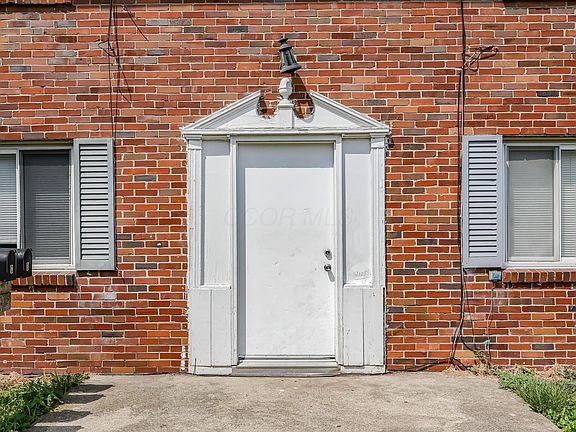 3rd image of 4651 Hilton Ave
