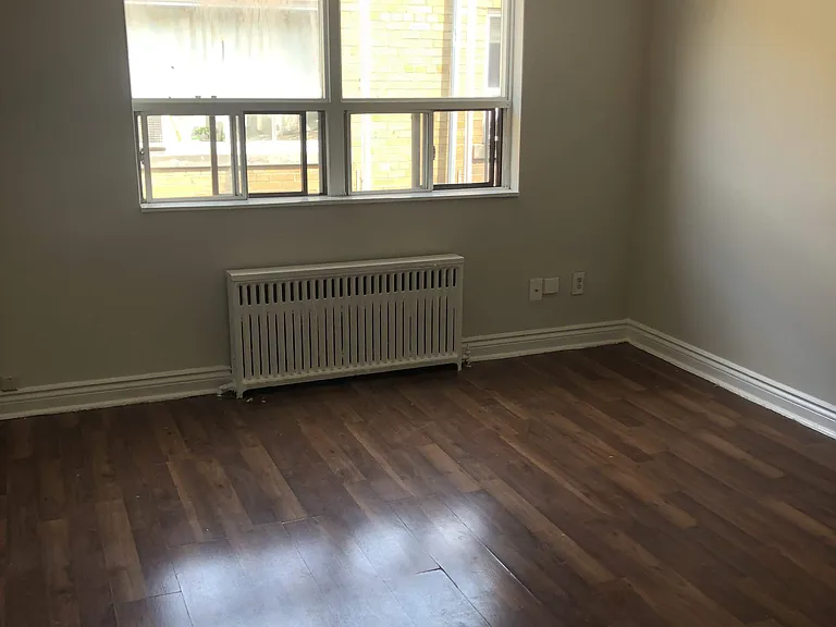 38 Lambton Ave — Photo 19