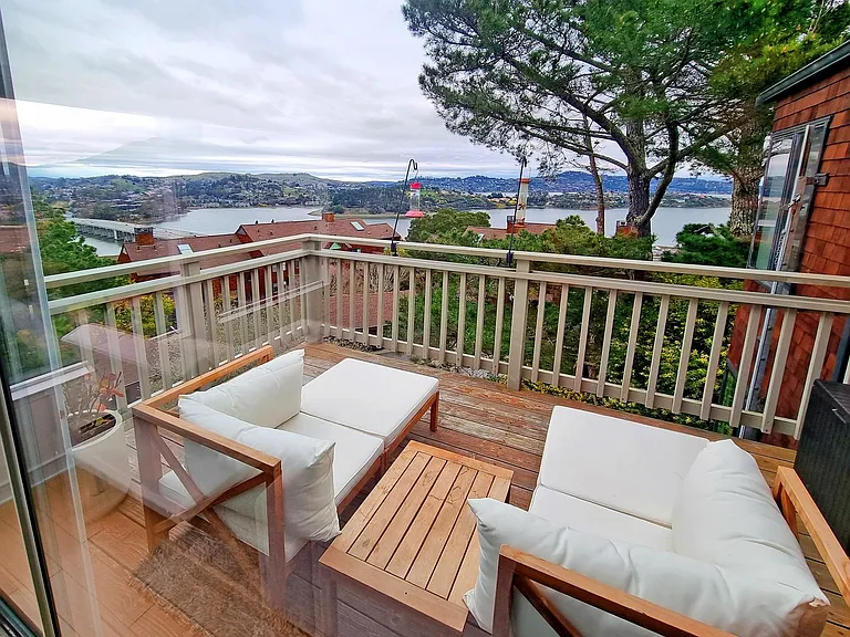 464 Headlands Ct — Photo 13