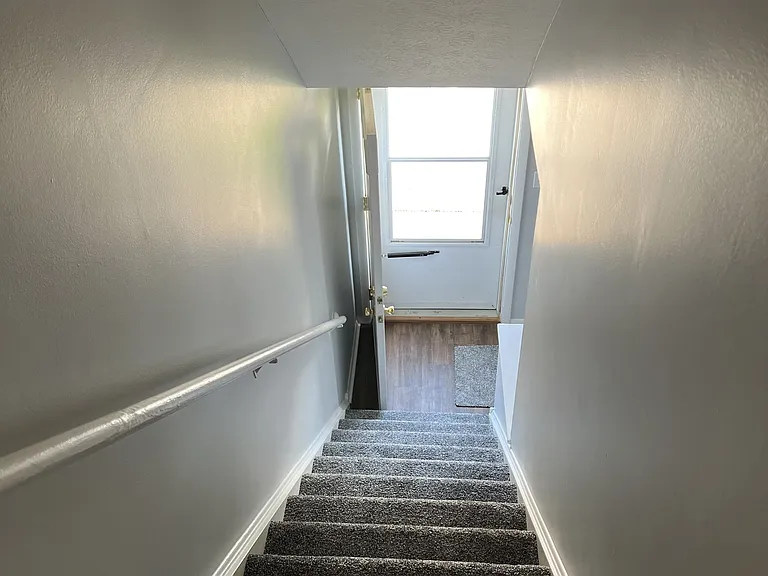 508 Cleveland Rd W — Photo 6