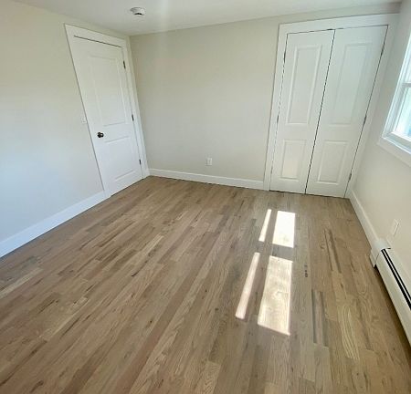5th image of 323 Rutherford Ave #2