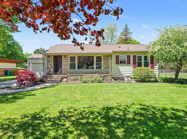 705 Frost Dr, Bay City, MI 48706