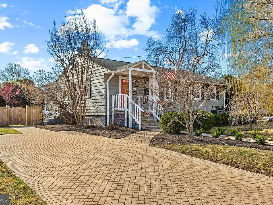 1st image of 2429 Phillips Dr