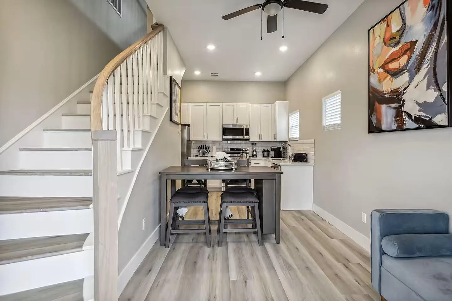 3 bed, 3.0 bath, 1475 sqft, $2,100 — Photo 3