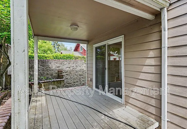 2151 Winter St SE — Photo 24