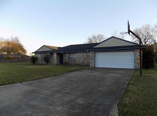 104 Brookside Ln, Sealy, TX 77474