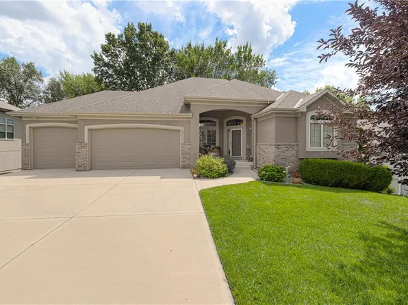 10511 W 49th Pl, Shawnee, KS 66203