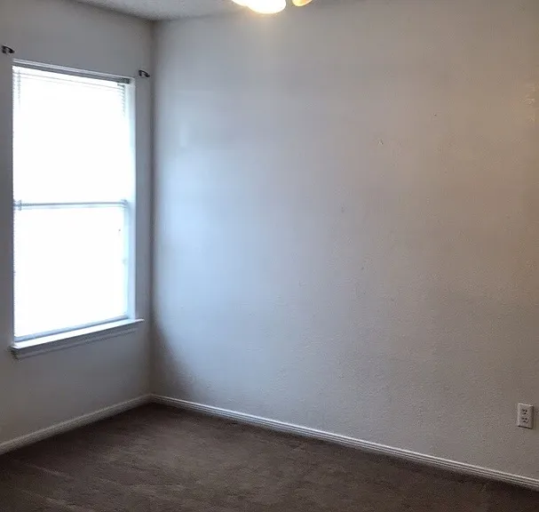 1102 Creek St — Photo 13