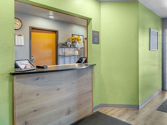 Lobby and Guest Check-in