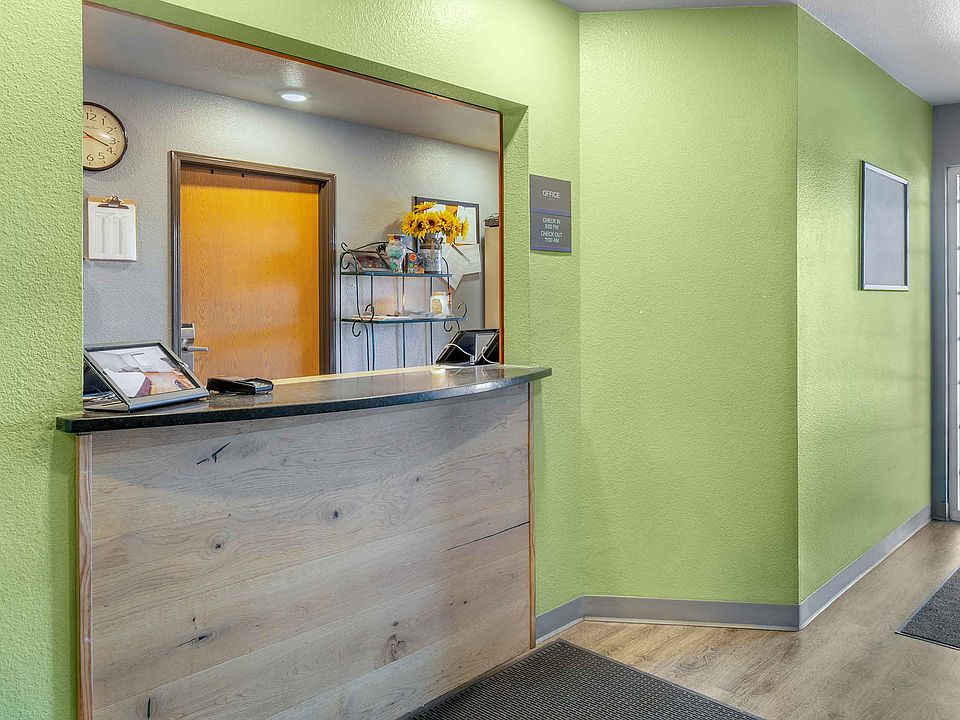 Lobby and Guest Check-in