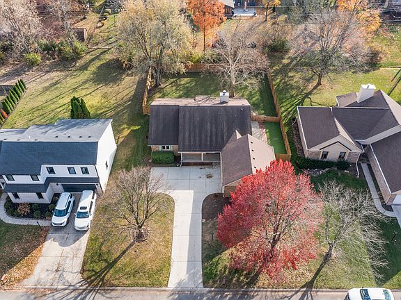 3rd image of 8121 Bay Brook Dr