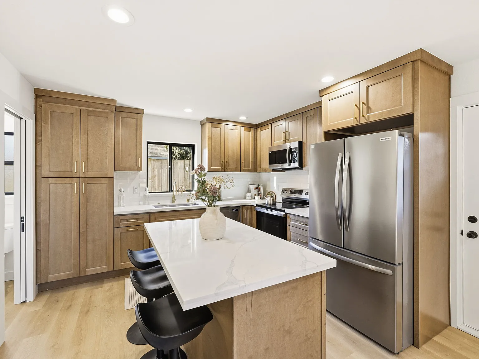 3 bed, 1089 sqft, $4,000 — Photo 3