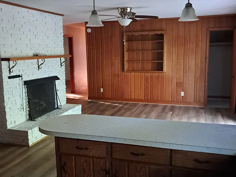 200 Redland Rd — Photo 3
