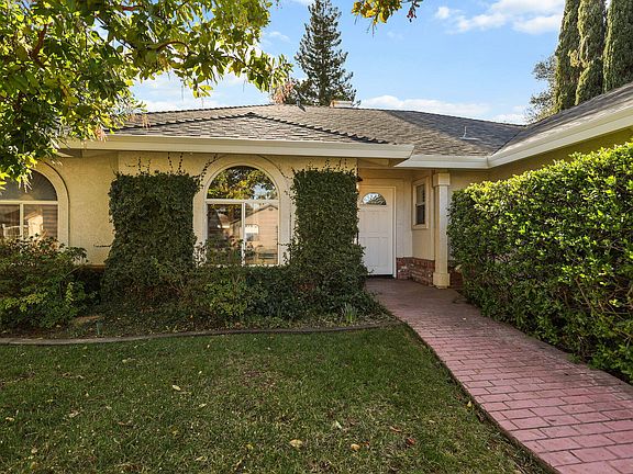 3rd image of 2427 Castlewood Dr