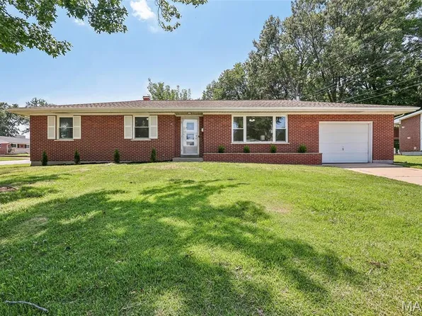 1 Elmwood Ct, Saint Charles, MO 63301