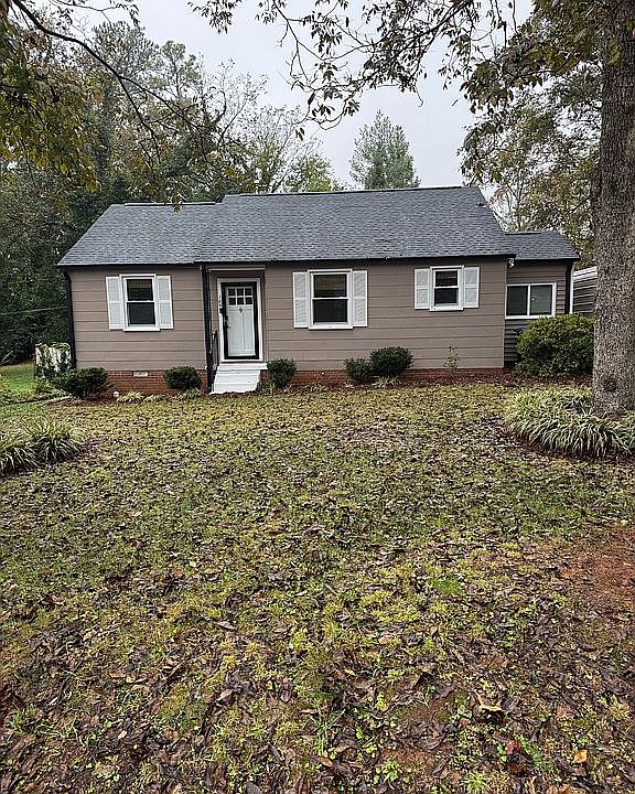 Front of home, 2023 new roof