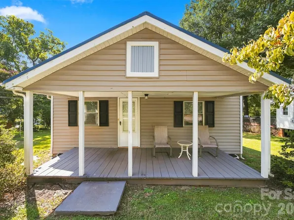 411 W 21st St, Newton, NC 28658