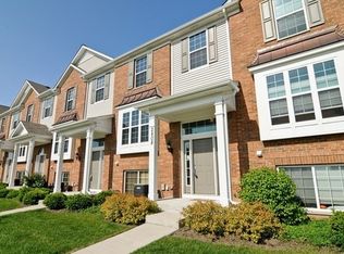 2808 Neubauer Cir, Lindenhurst, IL 60046