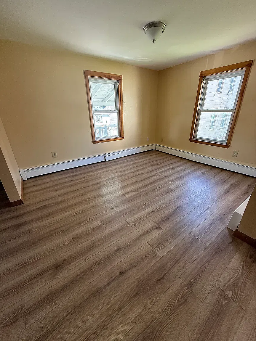 2 bed, 850 sqft, $1,275 — Photo 1