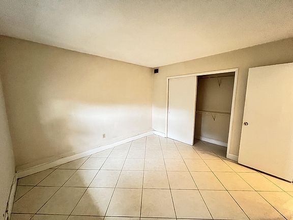 3rd image of 612 NE 29th Dr #5