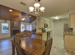 1131 Forest Creek St, Benbrook, TX 76126