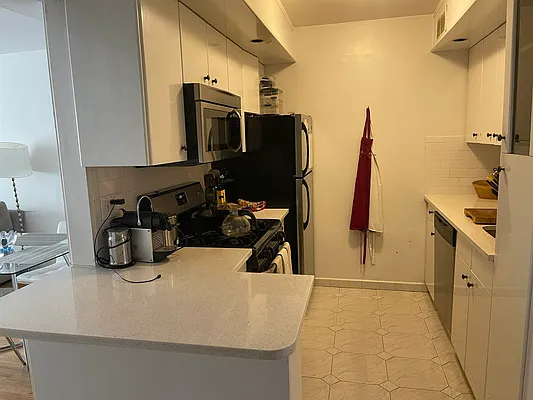Rented by Buchbinder & Warren | media 9