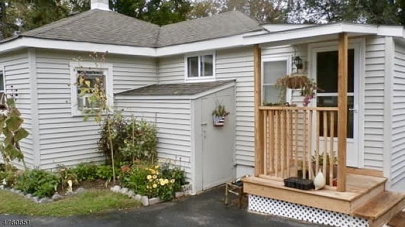 2nd image of 39 King Cole Rd