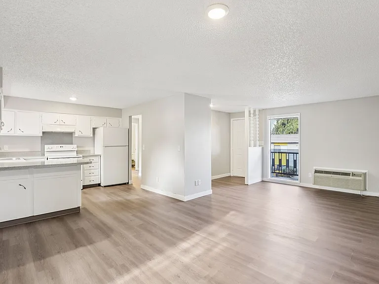 Cypress Crest Apartments — Photo 32
