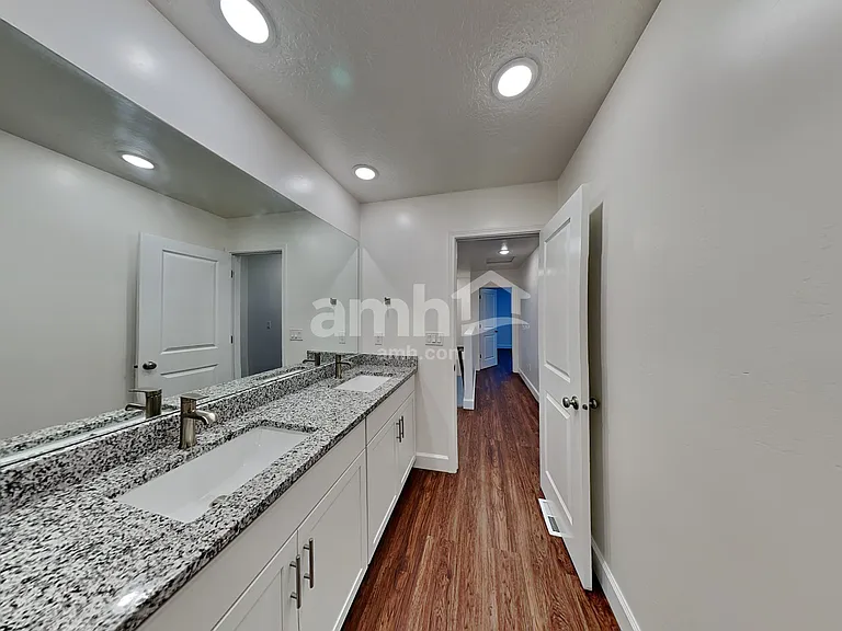 1328 E White St — Photo 21