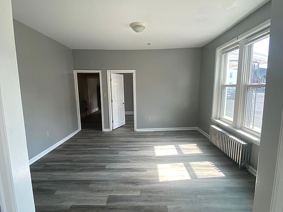 4th image of 420 New St Floor 1