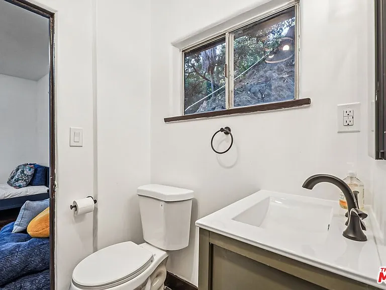 8718 Crescent Dr — Photo 26