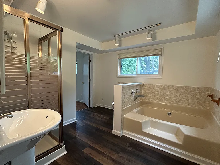 637 W Main St — Photo 8