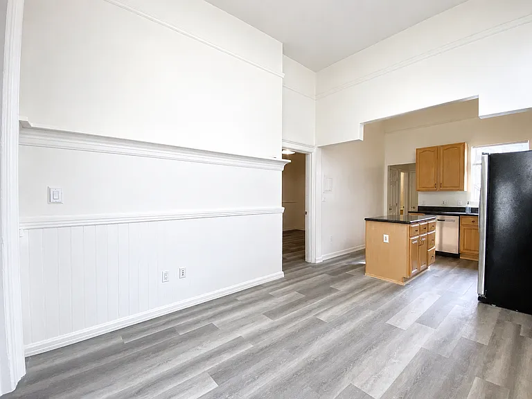 241 Waller St — Photo 11