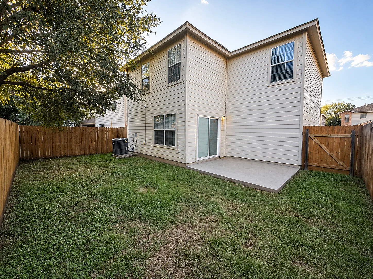 3 bed, 2.5 bath, 1755 sqft, $1,700 — Photo 2