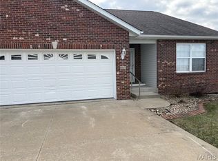 601 Elizabeth Dr, Litchfield, IL