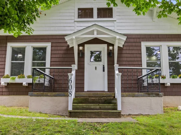 608 B St, Staunton, VA 24401