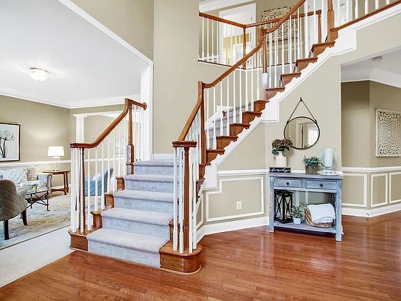 4th image of 906 Cedarday Dr