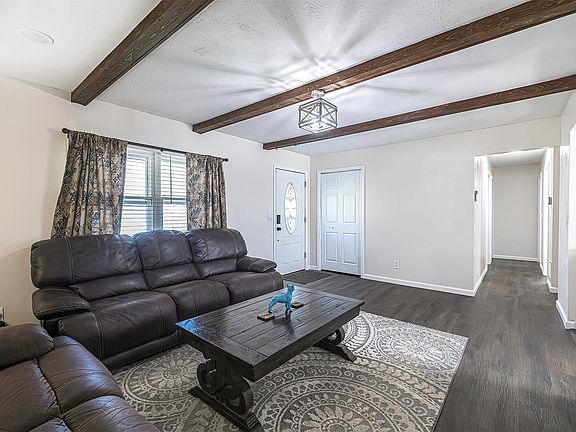 5th image of 44 Crestwood Ln