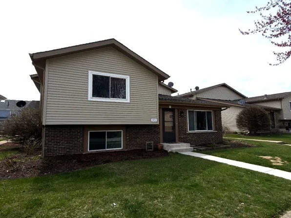 29W523 Winchester Cir S Unit 1, Warrenville, IL 60555